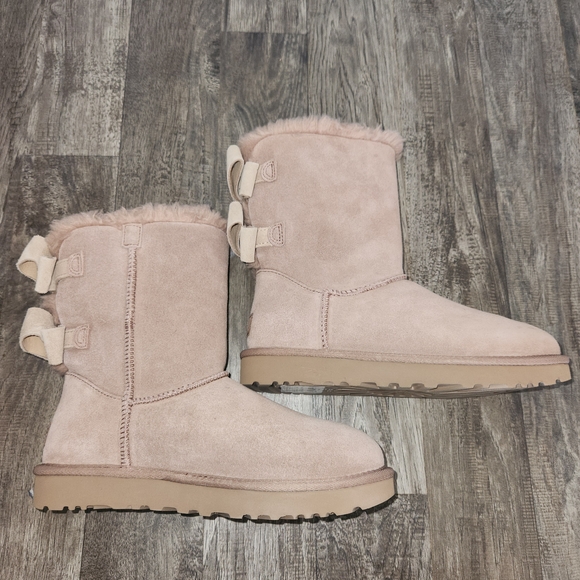 UGG Bailey Bow Boots - Picture 4 of 15
